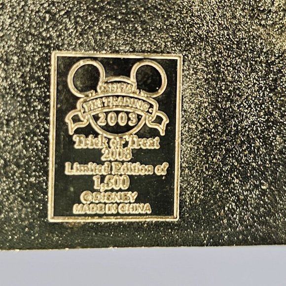 Disney Pin WDW Happy Halloween 2003 Mickey Pirate Trick Or Treat LE 1500 - Picture 5 of 6